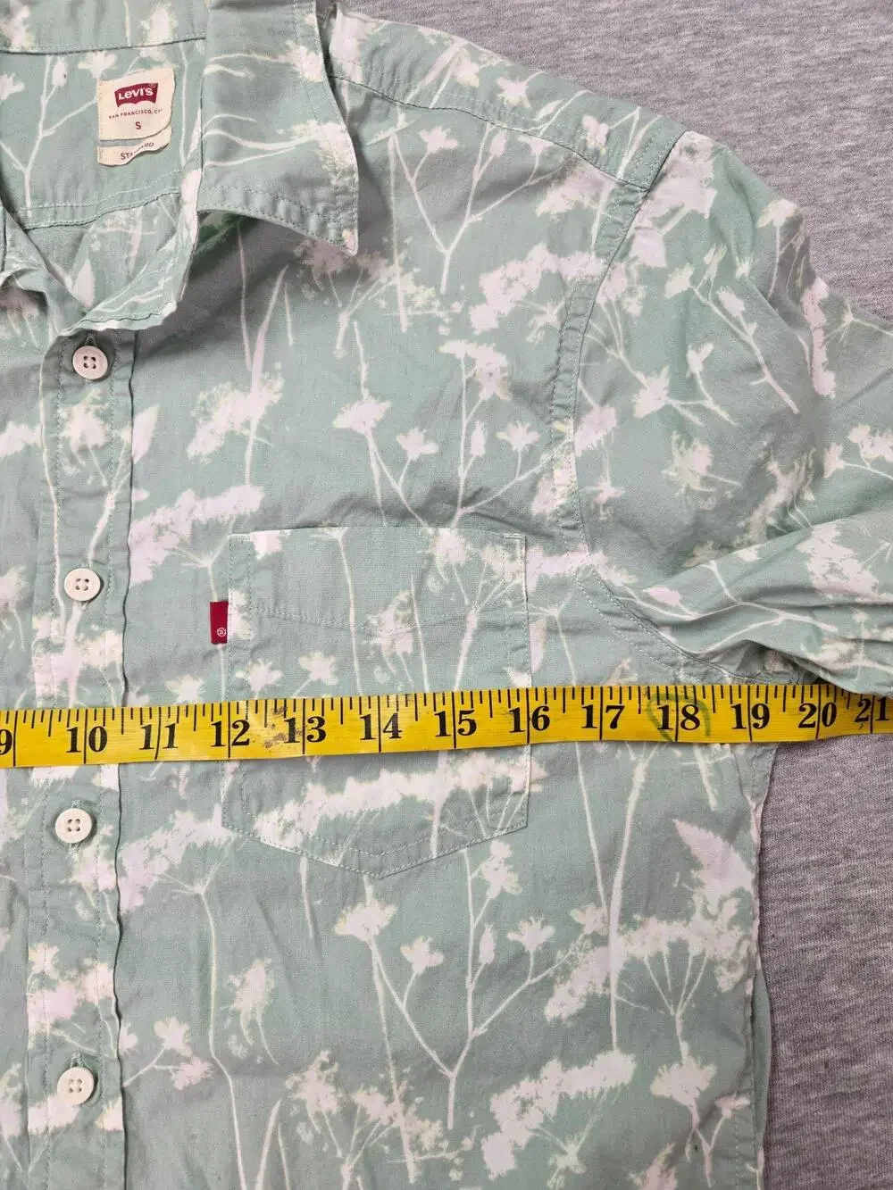 Levi's Shirt Mens Small Green Floral Short Sleeve Button Up Casual Standard Fit
